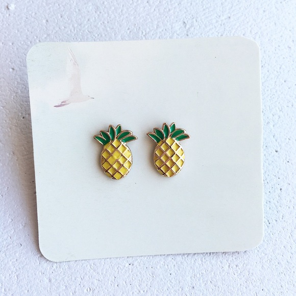 Cute pineapple studs - Picture 2 of 4
