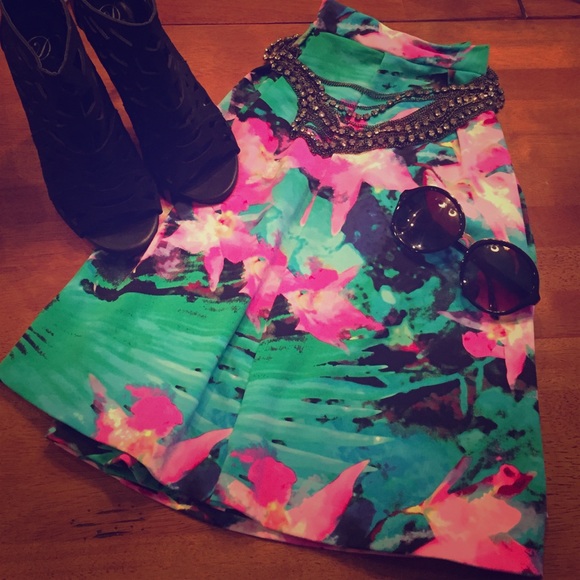 ❗️SALE❗️🆕 Floral Watercolor Cynthia Rowley Skirt