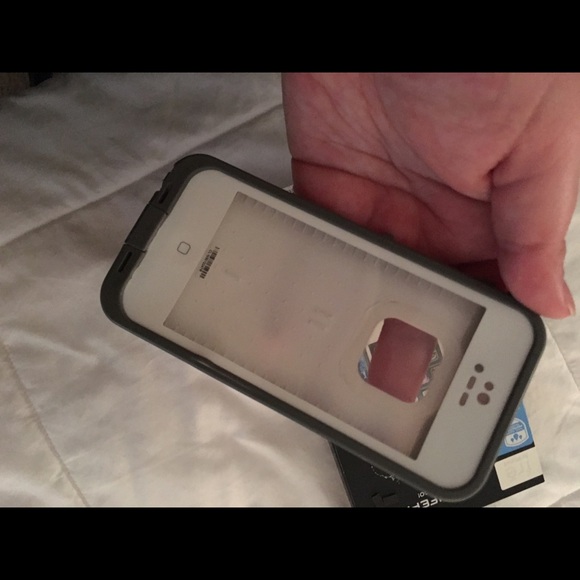 iPhone 5/5s White Lifeproof - Picture 4 of 4