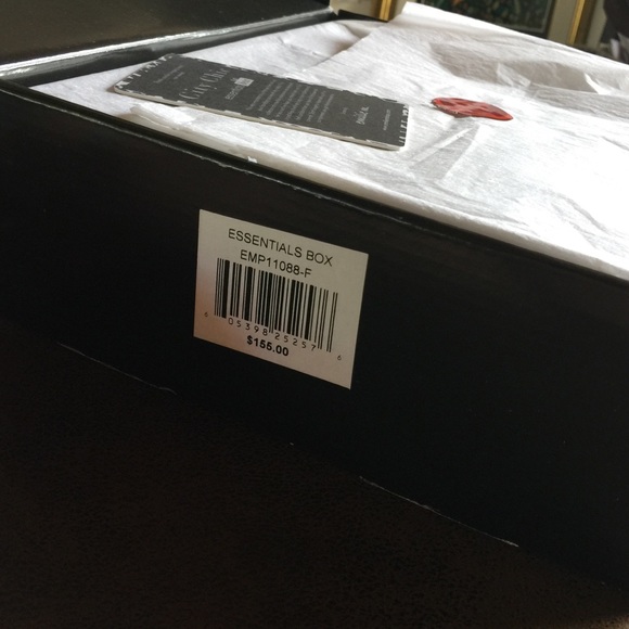 City Chic Essentials Box - Picture 3 of 4