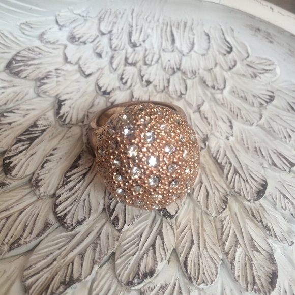 Gold & Rhinestone Ring. - Picture 3 of 4