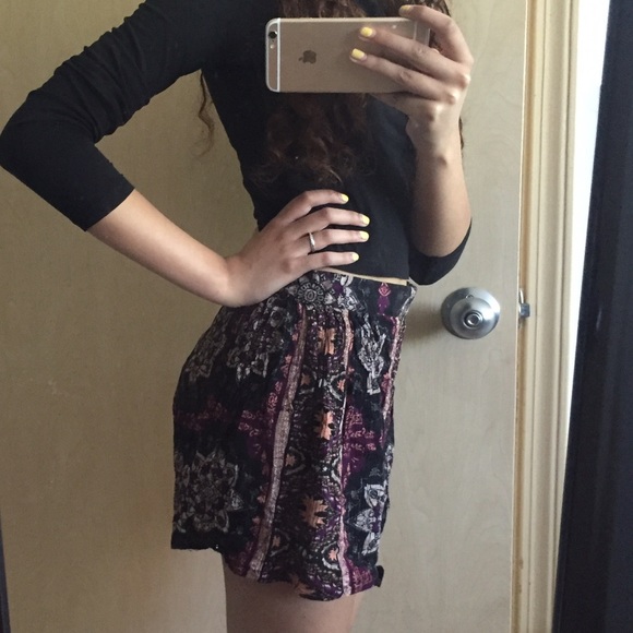 Patterned Shorts - Picture 2 of 3
