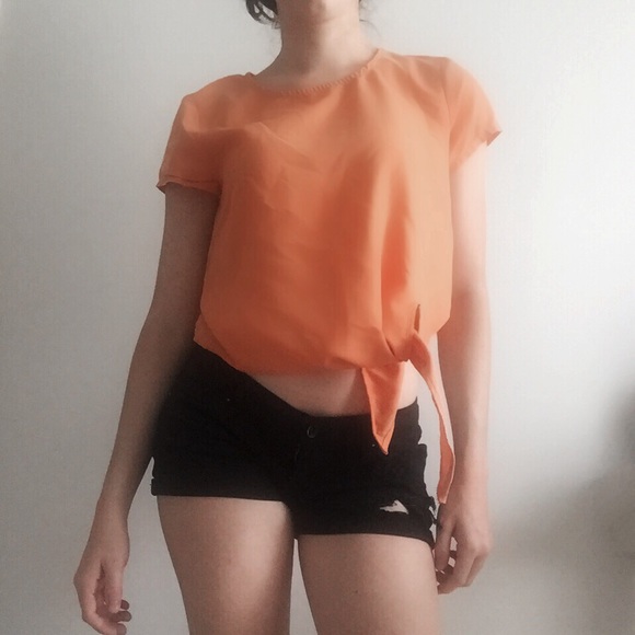 H&M Tops - H&M Side Tie Crop Top H&M Tops - H&M Side Tie Crop Top