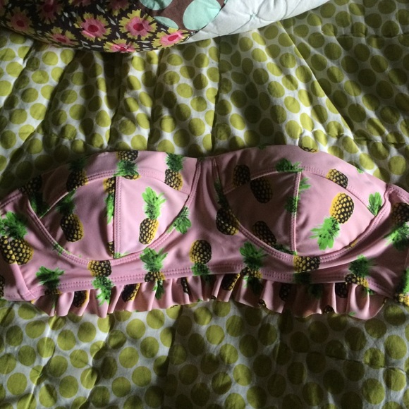 Soft pink pineapple strapless bikini top!!