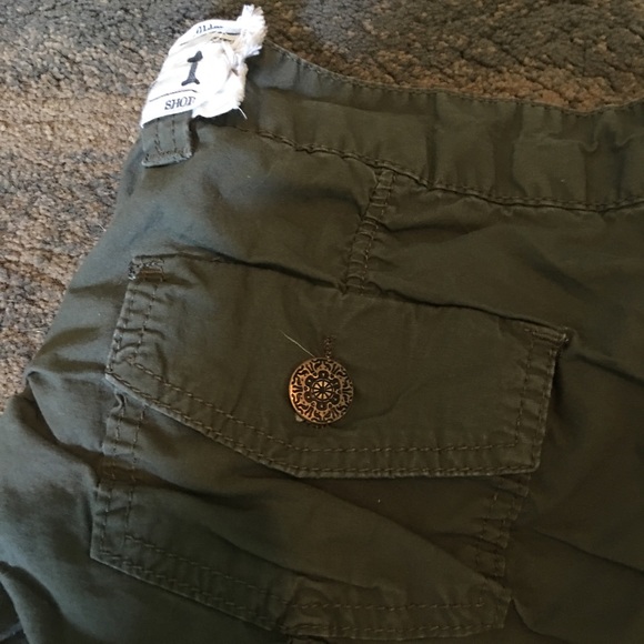 Dark green shorts! - Picture 3 of 3