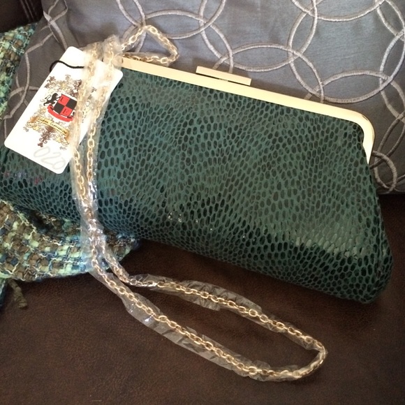 Elegant vintage shape clutch