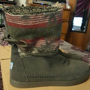 Toms Nepal boots