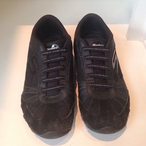 Black SKECHERS in great shape!