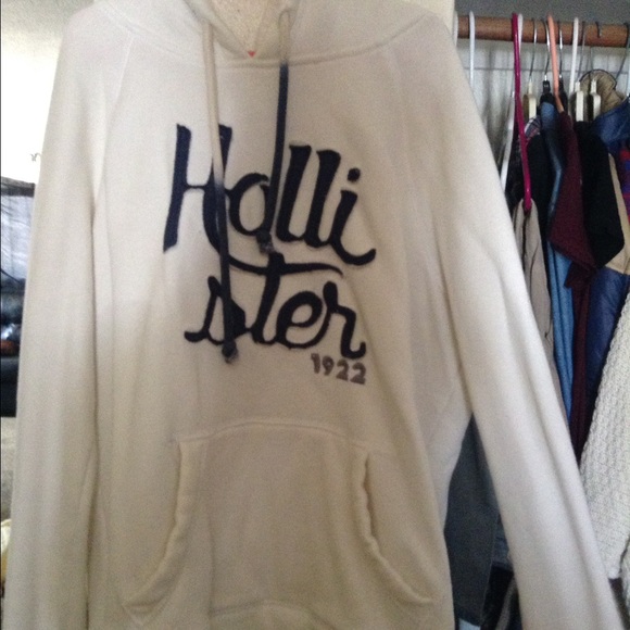 White holister sweater