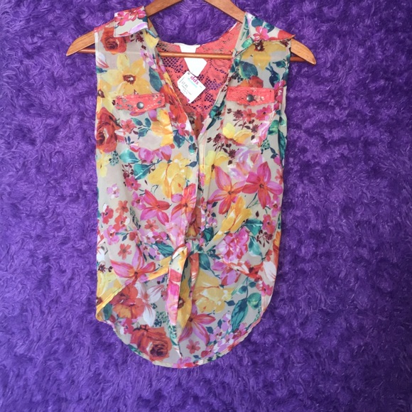 Three blouses ❤️ - Picture 3 of 4