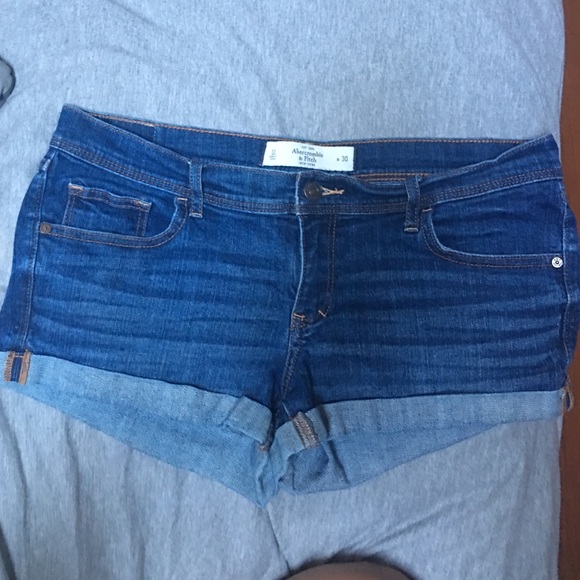 💥 NEW LISTING! A&F shorts!