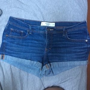 💥 NEW LISTING! A&F shorts!