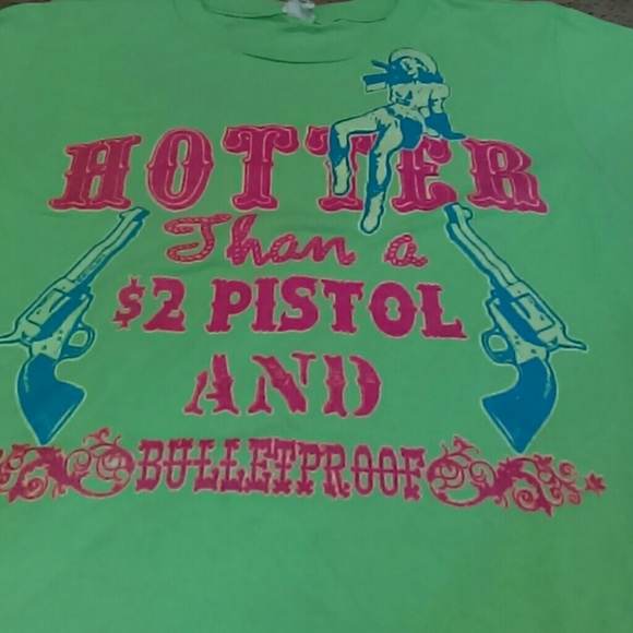 Women's gun t shirt - Picture 2 of 2