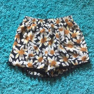Pom Pom daisy shorts