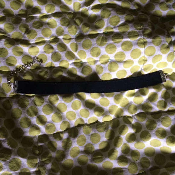 Thick velvet black choker!