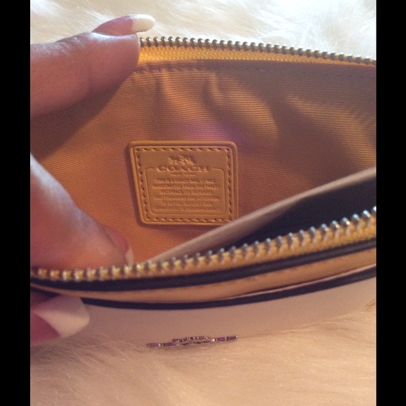 Beautiful Coach Wristlet - Picture 3 of 4