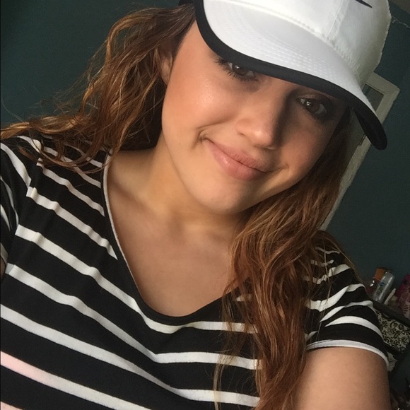 Meet your Posher, Julia - Picture 1 of 1