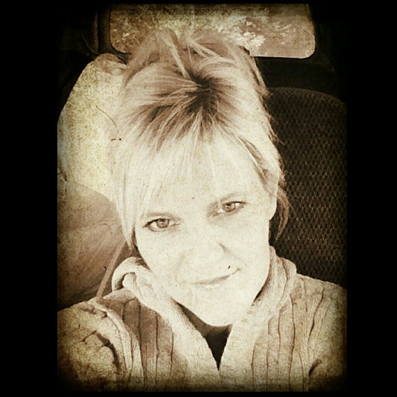 Meet your Posher, Christin - Picture 1 of 1