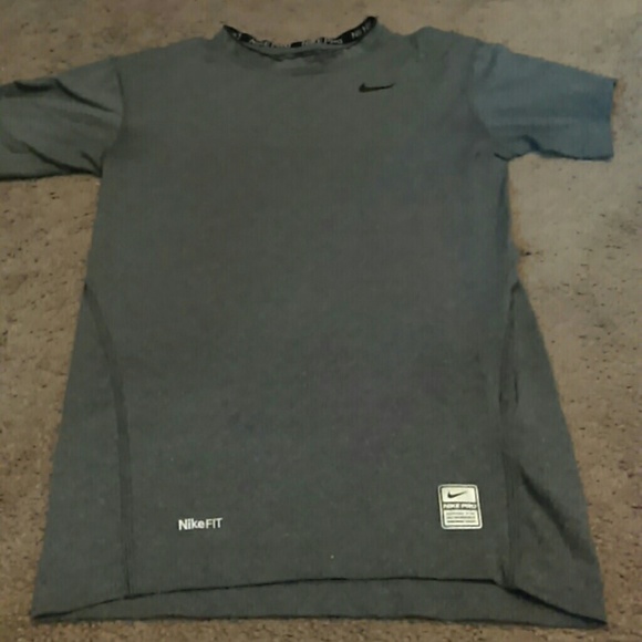Nike shirt - Picture 1 of 3