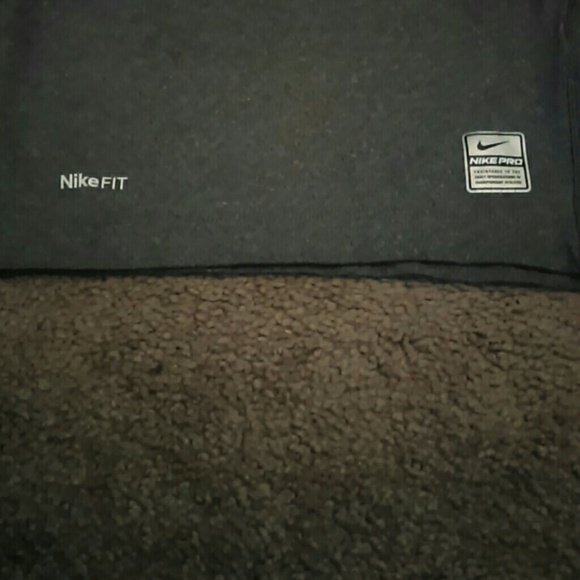 Nike shirt - Picture 2 of 3