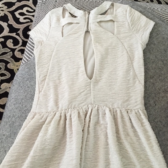 Dress - Picture 3 of 3