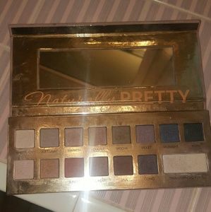 IT cosmetics Naturally pretty eyeshadow palette