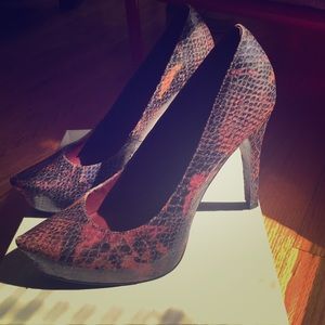 Multicolored snakeskin heels