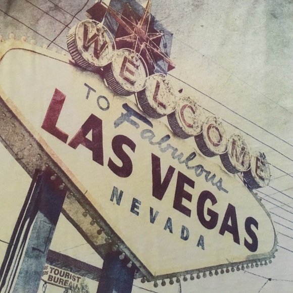 Las Vegas Muscle Tank - Picture 2 of 3