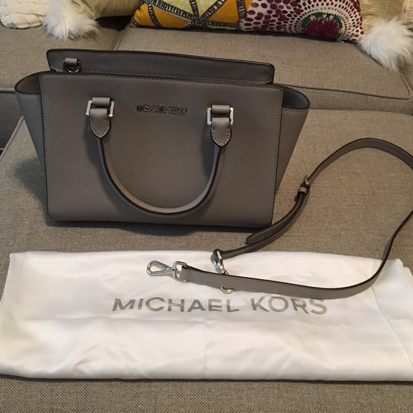 MICHAEL KORS SELMA MEDIUM SAFFIANO LEATHER SATCHEL