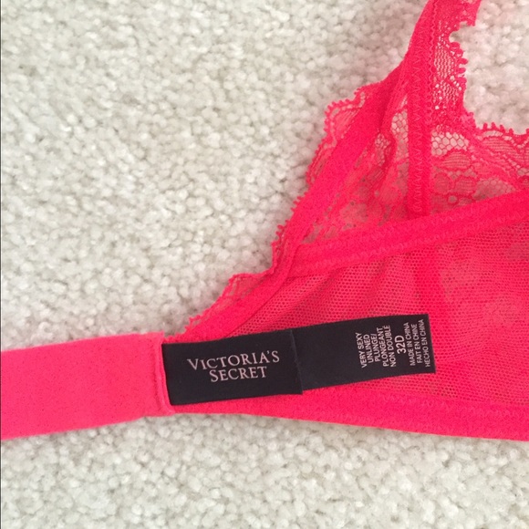 Victoria's Secret Fearless Demi Bra - Picture 3 of 3