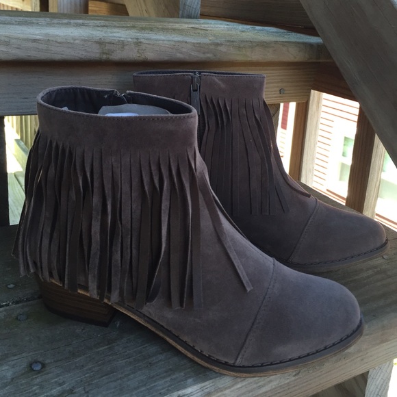 ‼️SOLD OUT‼️•Fringe Booties• - Picture 3 of 4
