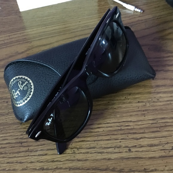 Ray ban polarized wayfarer.