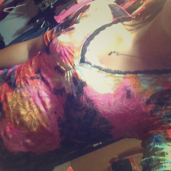 Buckle lace, sheer v-neck