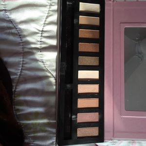 Eyeshadow palette