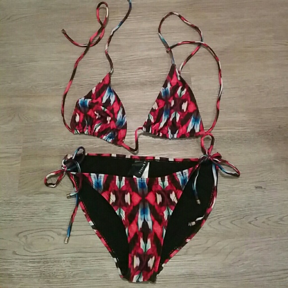 Lara Bingle Bikini - Picture 1 of 1