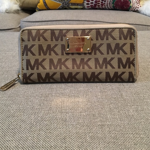Michael KORS Wallet (authentic)