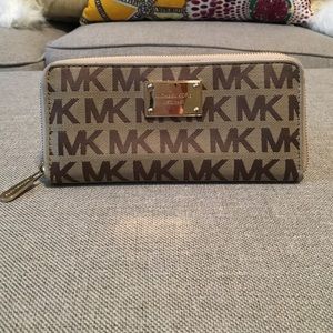 Michael KORS Wallet (authentic)