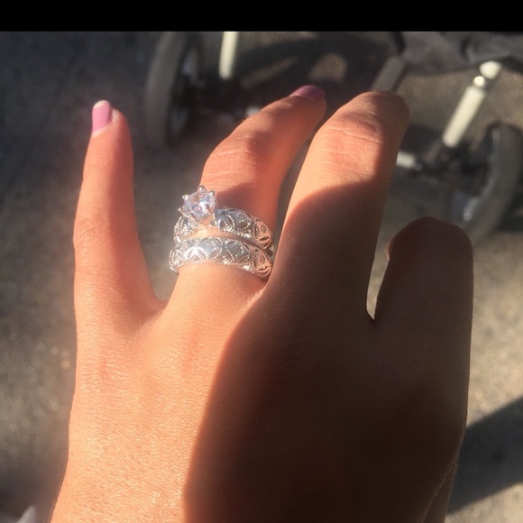 925 Sterling Silver Cubic Zirconia Ring set - Picture 3 of 6