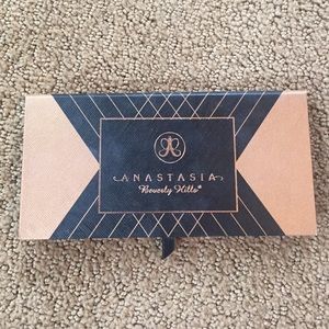 Anastasia Beverly Hills "World Traveler" Palette