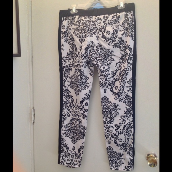 Black and white Capri - Picture 2 of 4