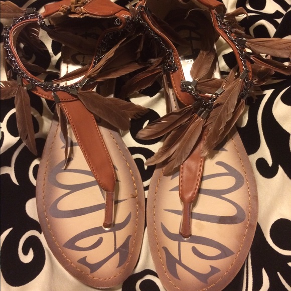 Boho brown sandals with feathers 7.5