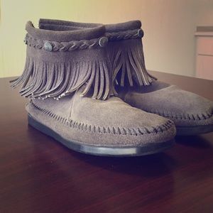 Size 5 1/2 Minnetonka fringe ankle booties