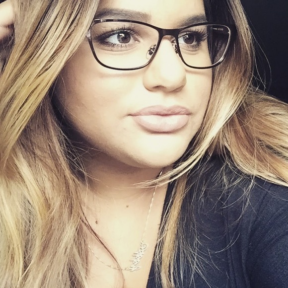 Meet your Posher, Abby
