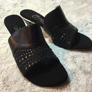 Black Onex Sandals