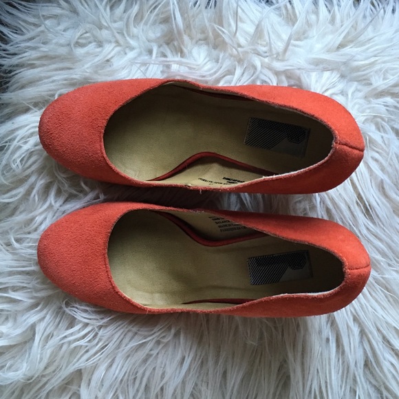 Sale! ⚡️Urban Outfitters Suede Pumps