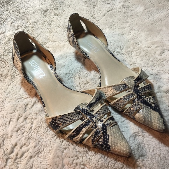 Two Tone Cream Blue Leather pumps