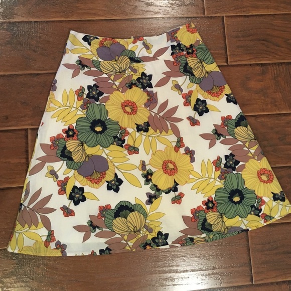 Flower pattern knee length skirt