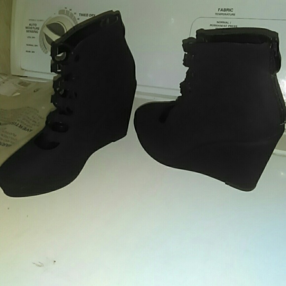 Heel boot - Picture 2 of 3