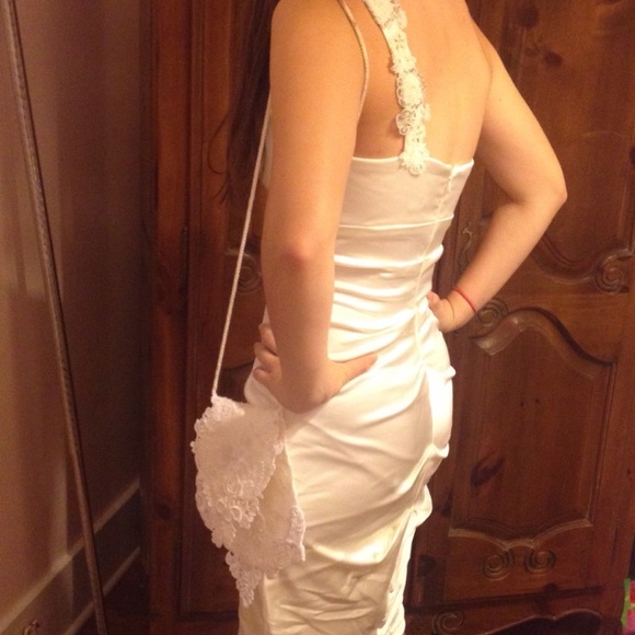 I am selling a formal cache dress. - Picture 2 of 4