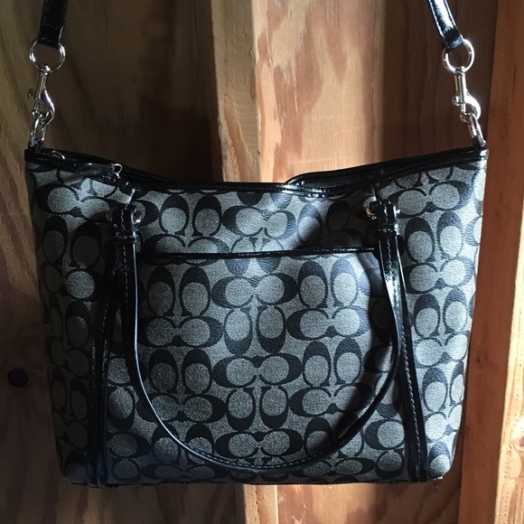 ❌❌SOLD❌❌Authentic coach purse - Picture 2 of 4